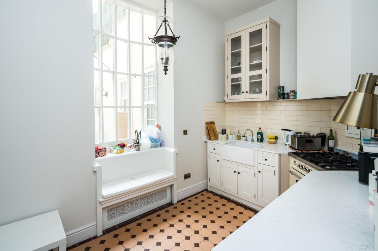 4 Bedroom House Up To 10 People At Heart Of Kensington And Chelsea London Eksteriør billede