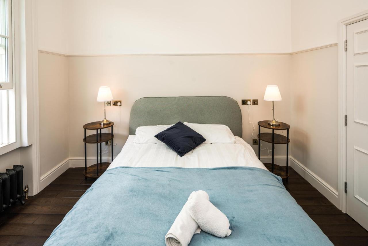 4 Bedroom House Up To 10 People At Heart Of Kensington And Chelsea London Eksteriør billede