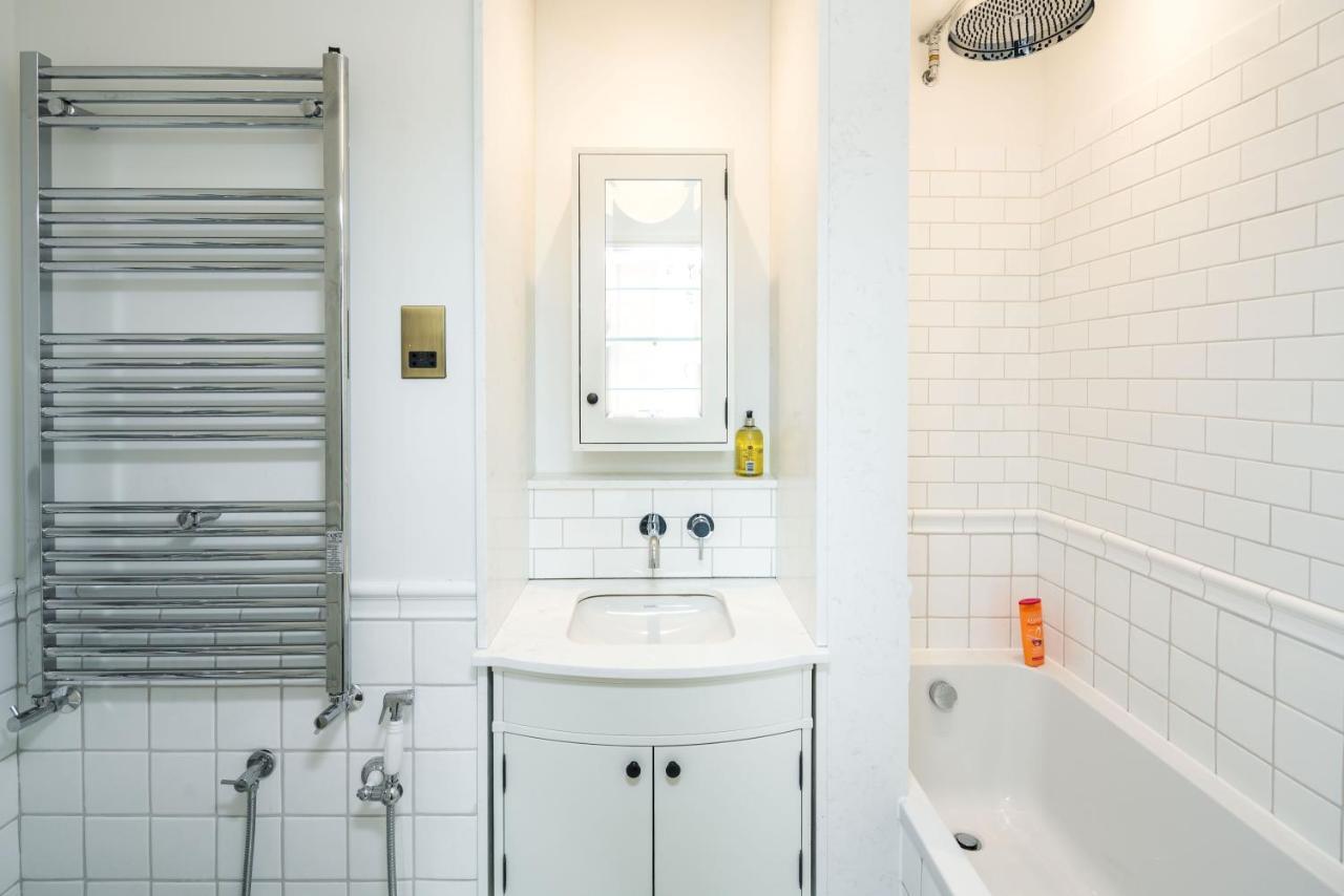 4 Bedroom House Up To 10 People At Heart Of Kensington And Chelsea London Eksteriør billede