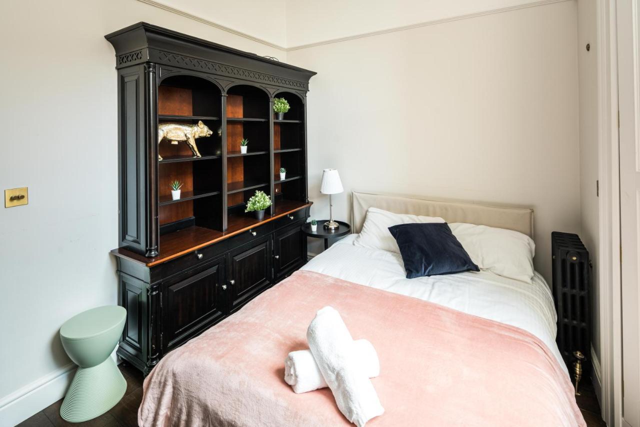 4 Bedroom House Up To 10 People At Heart Of Kensington And Chelsea London Eksteriør billede